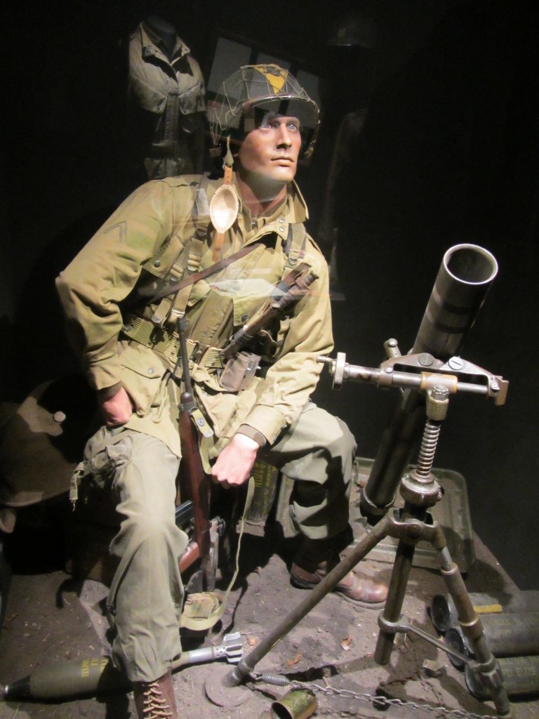 Soldado americano con un mortero