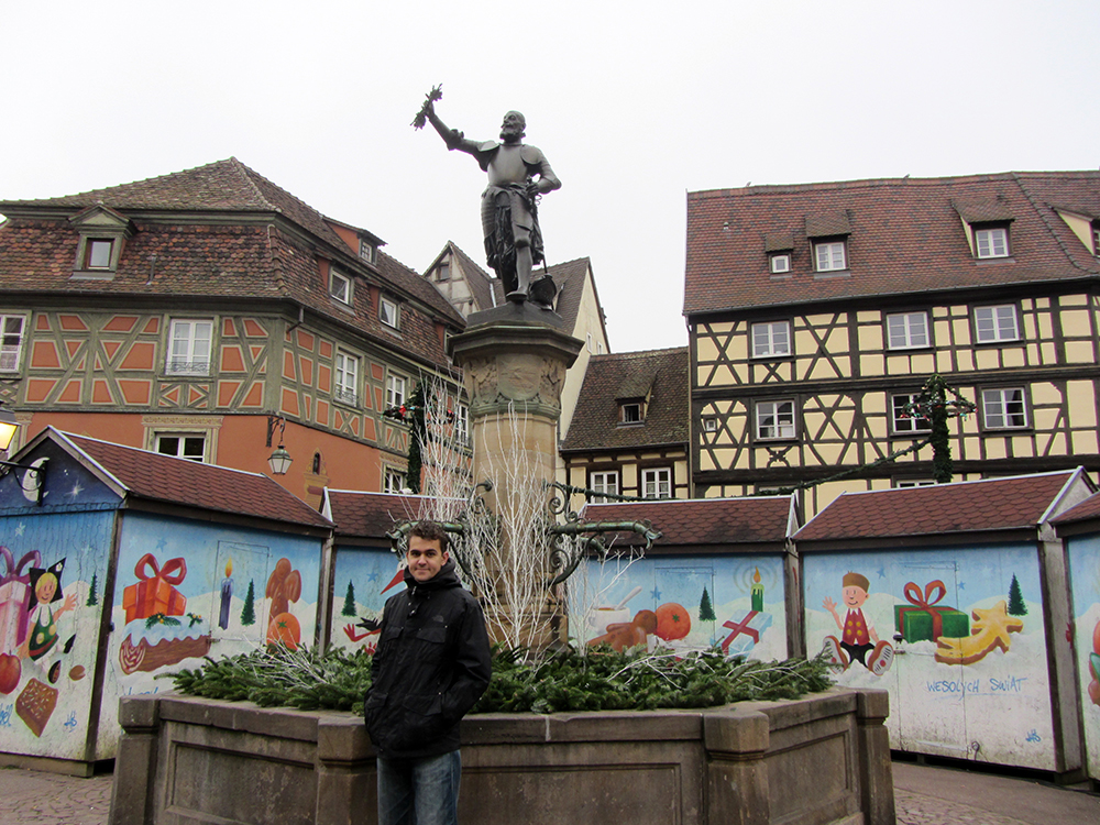 La fontaine de Schwendi, centro del mercado de la plaza
